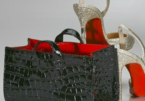 Quick and Easy Tips For Organizing Your Purse via USALoveList.com