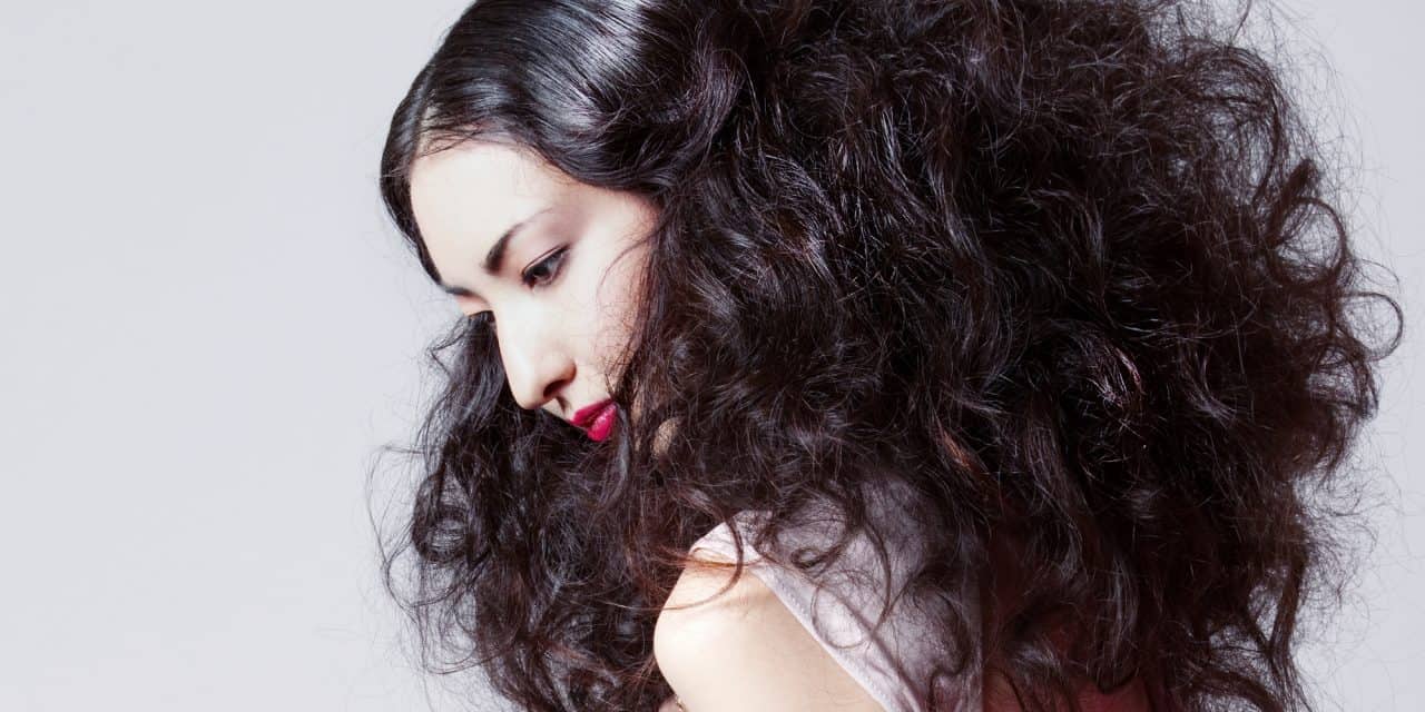 How to Use Volumizers and Dry Shampoos for Full, Fabulous Holiday Hair