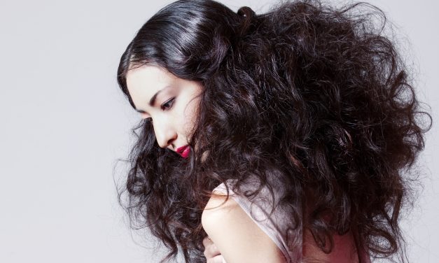 How to Use Volumizers and Dry Shampoos for Full, Fabulous Holiday Hair