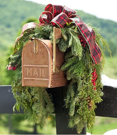 Made in USA Holiday Decorating: Evergreen swag |Easy holiday decorating ideas 