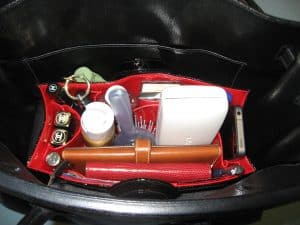 Quick and Easy Tips For Organizing Your Purse with No Sacrifice Bags' Le Mobile via USALoveList.com