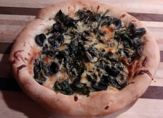 Spinach pizza recipe via USAlovelist.com #NationalSpinachDay