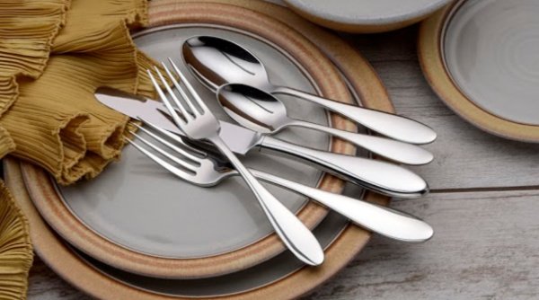 Perfect Thanksgiving Table: Liberty Tabletop flatware. Set your table right this Thanksgiving with 10% OFF flatware sets plus FREE shipping on orders over $99. Use coupon code givethanks21 at checkout. Offer valid through 11/25/21#thanksgiving #usalovelisted