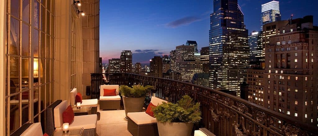 Best Cocktails in Philadelphia - XIX Bar in The Bellevue Hotel on the 19th floor - Philadelphia City Center