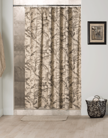 Bathroom essentials made in USA: Thomasville at Home shower curtains and valances #usalovelisted #madeinUSA #bathroom 