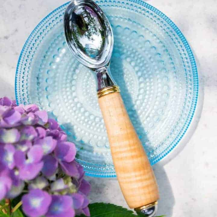 https://www.usalovelist.com/wp-content/uploads/2022/05/David-Wurz-Weston-Table-artisinal-ice-cream-scoop--720x720.jpg